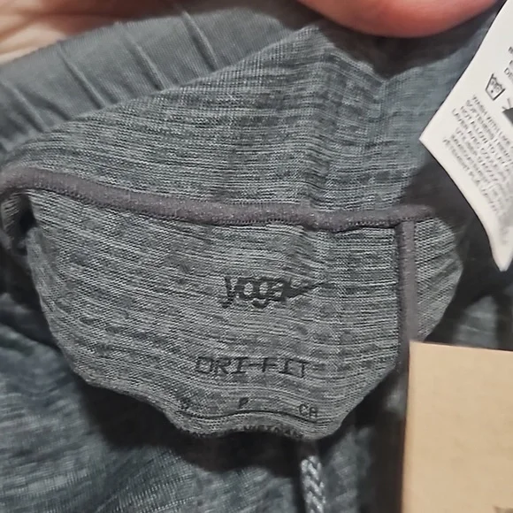 Nike Men's Dri-FIT Yoga 5" Unlined Shorts: GRAY: NEW WITH TAGS: SIZE S